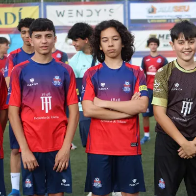 Jugadors cadets de l’EDFOR en filera abans de la presentació